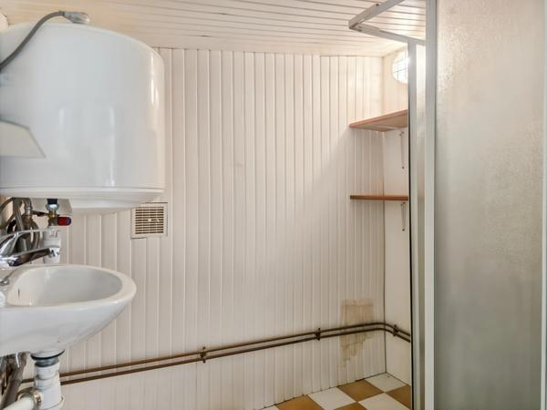 OPPORTUNITÉ : TERRAIN DE LOISIR D'ENVIRON 1 300 M² AVEC EAU, ÉLECTRICITÉ ET ACCÈS PRIVILÉGIÉ À LA SARTHE !