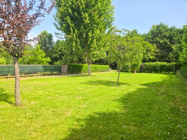 OPPORTUNITÉ : TERRAIN DE LOISIR D'ENVIRON 1 300 M² AVEC EAU, ÉLECTRICITÉ ET ACCÈS PRIVILÉGIÉ À LA SARTHE !