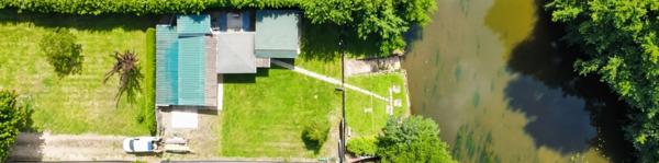 OPPORTUNITÉ : TERRAIN DE LOISIR D'ENVIRON 1 300 M² AVEC EAU, ÉLECTRICITÉ ET ACCÈS PRIVILÉGIÉ À LA SARTHE !