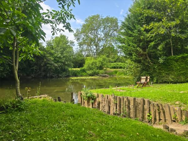 OPPORTUNITÉ : TERRAIN DE LOISIR D'ENVIRON 1 300 M² AVEC EAU, ÉLECTRICITÉ ET ACCÈS PRIVILÉGIÉ À LA SARTHE !