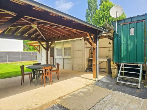 OPPORTUNITÉ : TERRAIN DE LOISIR D'ENVIRON 1 300 M² AVEC EAU, ÉLECTRICITÉ ET ACCÈS PRIVILÉGIÉ À LA SARTHE !