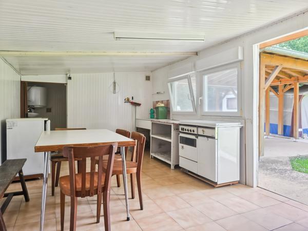 OPPORTUNITÉ : TERRAIN DE LOISIR D'ENVIRON 1 300 M² AVEC EAU, ÉLECTRICITÉ ET ACCÈS PRIVILÉGIÉ À LA SARTHE !