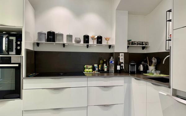 Appartement à vendre    4 pièces • 124,09 m2 Paris 16