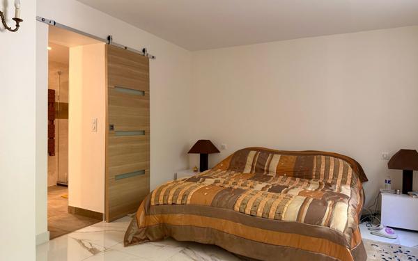 Appartement à vendre    4 pièces • 124,09 m2 Paris 16