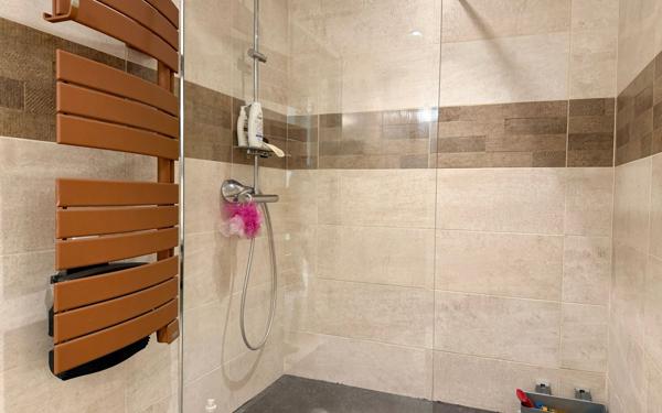 Appartement à vendre    4 pièces • 124,09 m2 Paris 16