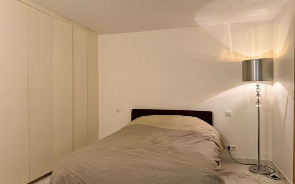 Appartement à vendre    4 pièces • 124,09 m2 Paris 16