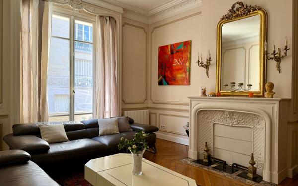 Appartement à vendre    4 pièces • 124,09 m2 Paris 16