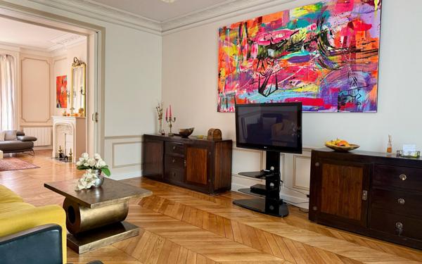 Appartement à vendre    4 pièces • 124,09 m2 Paris 16