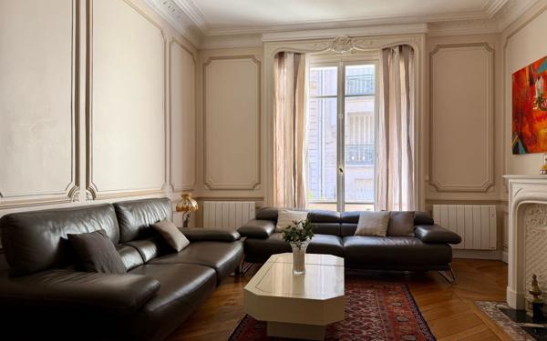 Appartement à vendre    4 pièces • 124,09 m2 Paris 16