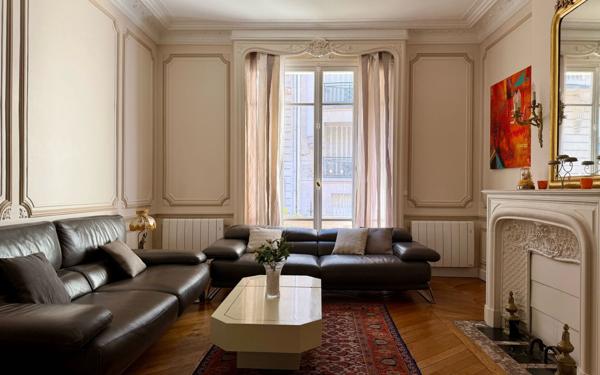 Appartement à vendre    4 pièces • 124,09 m2 Paris 16