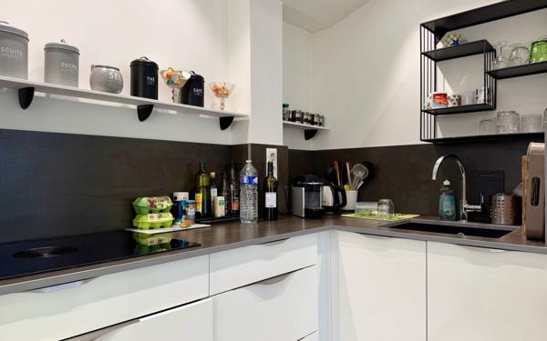 Appartement à vendre    4 pièces • 124,09 m2 Paris 16