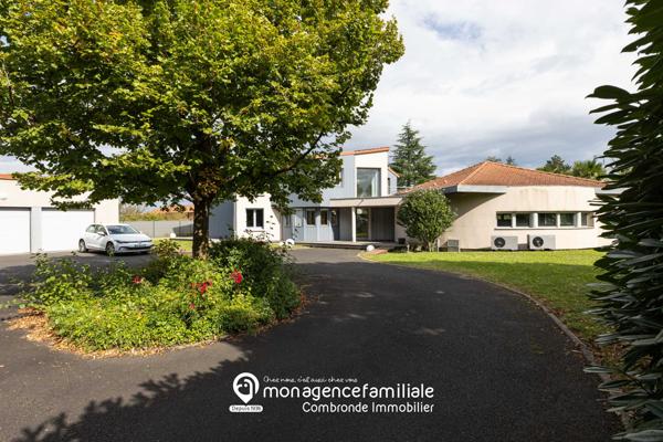 Maison
                                                                                                                                                                                                                                                                                                                        6 pièce(s)                                                                                                                                                                                                          4 chambre(s)                                                                                                                                                                                                          250  m²