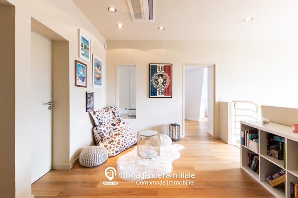Maison
                                                                                                                                                                                                                                                                                                                        6 pièce(s)                                                                                                                                                                                                          4 chambre(s)                                                                                                                                                                                                          250  m²