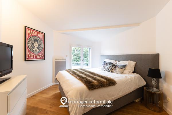Maison
                                                                                                                                                                                                                                                                                                                        6 pièce(s)                                                                                                                                                                                                          4 chambre(s)                                                                                                                                                                                                          250  m²