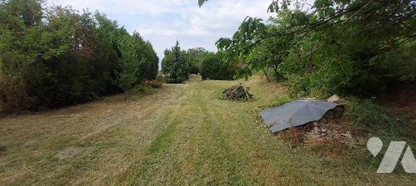 Terrain viabilisé avec bâtiment