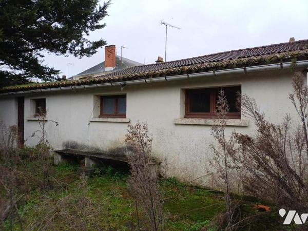 A VENDRE à ST JEAN D'HERMINE (85210) Propriété de 181m2 hab. + dépendances sur terrain de 2.946m2