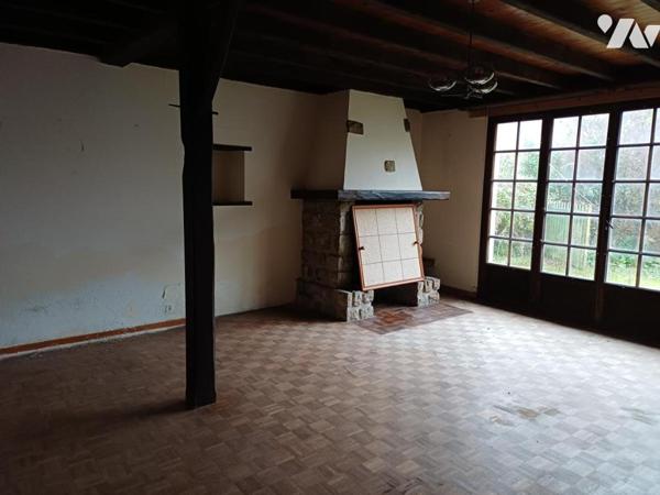 A VENDRE à ST JEAN D'HERMINE (85210) Propriété de 181m2 hab. + dépendances sur terrain de 2.946m2