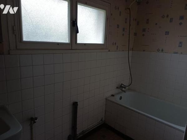 A VENDRE à ST JEAN D'HERMINE (85210) Propriété de 181m2 hab. + dépendances sur terrain de 2.946m2