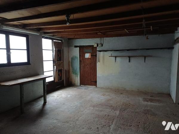 A VENDRE à ST JEAN D'HERMINE (85210) Propriété de 181m2 hab. + dépendances sur terrain de 2.946m2