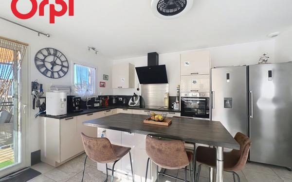 Maison à vendre    3 pièces •  Pia