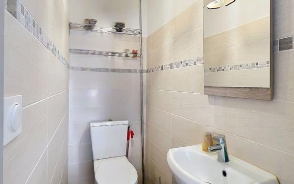 Maison à vendre    3 pièces •  Pia