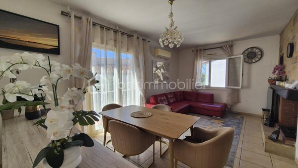 Cette maison, située proche de tous les commerces à pied et des écoles, se compose au rez-de-chaussée d'un hall d'entrée majestueux qui donne un accès direct à un garage de 40m², ainsi qu' à un appartement T2 doté d'une pièce à vivre avec chminée, d'une cuisine ouverte, d'une chambre et d'une salle d'eau avec toilette. L'accès au jardin et à une véranda au volume exceptionnel se fait sur ce meme niveau.
Le premier étage, habitation principale, propose son hall d'entrée qui dessert une pièce à vivre baignée de lumière avec cheminée et  son balcon à la vue sur les Albères, une cuisine indépendante bien aménagée avec également son balcon respectif, deux chambres, ainsi qu'une salle d'eau et un toilette indépendant.
Le second et dernier étage vous réserve deux petites chambres ainsi que les combles aménagées en guise de salle de jeux pour les enfants, ou le stockage.
Cette maison, en parfait état, sera parfaite pour votre résidence principale, et idéale pour votre résidence secondaire.
A la recherche de volumes, la partie du rez-de-chaussée convient pour votre activité libérale ou indépendante, mais aussi pour loger vos parents, famille ou amis, aisi que pour un investissement locatif avec entrée indépendante.
Vous apprécierez ses extérieurs sans entretien avec son espace barbecue, et sa véranda au volume idéal.
Deux portails permettront le stationnement de plusieurs véhicules sur la parcelle. Ainsi que dans le garage prévu également pour deux véhicules, le stockage et le bricolage pour Monsieur.
Je reste à votre disposition pour toutes informations.