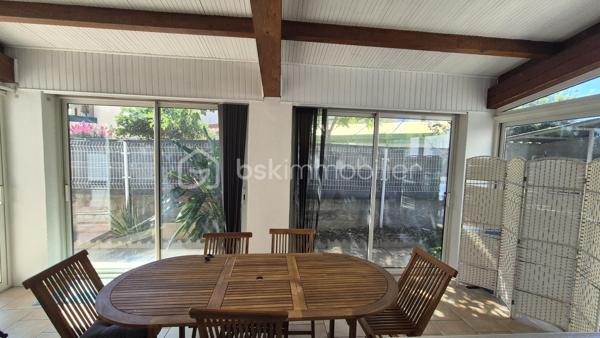 Cette maison, située proche de tous les commerces à pied et des écoles, se compose au rez-de-chaussée d'un hall d'entrée majestueux qui donne un accès direct à un garage de 40m², ainsi qu' à un appartement T2 doté d'une pièce à vivre avec chminée, d'une cuisine ouverte, d'une chambre et d'une salle d'eau avec toilette. L'accès au jardin et à une véranda au volume exceptionnel se fait sur ce meme niveau.
Le premier étage, habitation principale, propose son hall d'entrée qui dessert une pièce à vivre baignée de lumière avec cheminée et  son balcon à la vue sur les Albères, une cuisine indépendante bien aménagée avec également son balcon respectif, deux chambres, ainsi qu'une salle d'eau et un toilette indépendant.
Le second et dernier étage vous réserve deux petites chambres ainsi que les combles aménagées en guise de salle de jeux pour les enfants, ou le stockage.
Cette maison, en parfait état, sera parfaite pour votre résidence principale, et idéale pour votre résidence secondaire.
A la recherche de volumes, la partie du rez-de-chaussée convient pour votre activité libérale ou indépendante, mais aussi pour loger vos parents, famille ou amis, aisi que pour un investissement locatif avec entrée indépendante.
Vous apprécierez ses extérieurs sans entretien avec son espace barbecue, et sa véranda au volume idéal.
Deux portails permettront le stationnement de plusieurs véhicules sur la parcelle. Ainsi que dans le garage prévu également pour deux véhicules, le stockage et le bricolage pour Monsieur.
Je reste à votre disposition pour toutes informations.