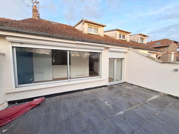 NANGIS PROCHE GARE, APPARTEMENT 4 PIECES 1ER ETAGE, 2 CHAMBRES, SEJOUR, CUISINE-SALLE A MANGER, PLACE DE PARKING