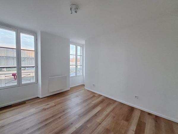 NANGIS PROCHE GARE, APPARTEMENT 4 PIECES 1ER ETAGE, 2 CHAMBRES, SEJOUR, CUISINE-SALLE A MANGER, PLACE DE PARKING