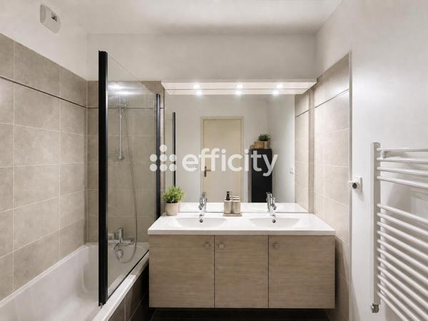 Appartement
         3 pièces
        - 70 m² Exclusivité 248 000 € *