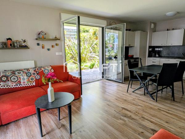LA ROCHELLE – À 2 MINUTES DU CENTRE-VILLE ET DU MARCHÉ CENTRAL AU CALME – T3 RÉCENT AVEC JARDIN PRIVATIF