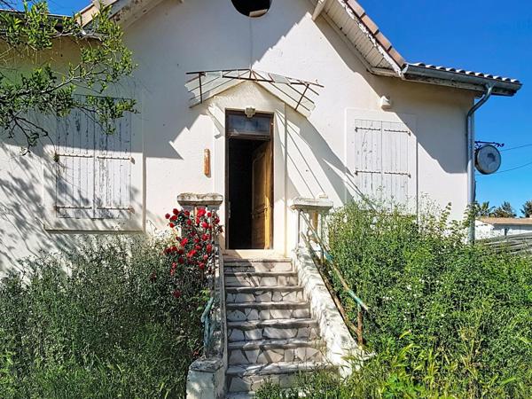 Maison de 87 m² sur 448 m² de terrain, grand garage, activité commerciale