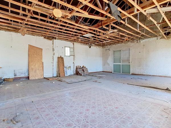 Maison de 87 m² sur 448 m² de terrain, grand garage, activité commerciale