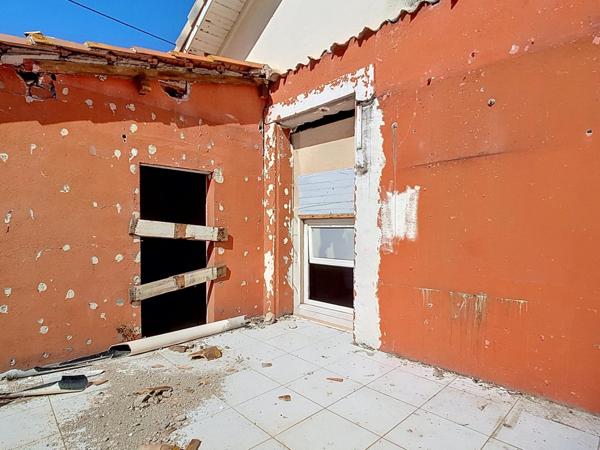 Maison de 87 m² sur 448 m² de terrain, grand garage, activité commerciale
