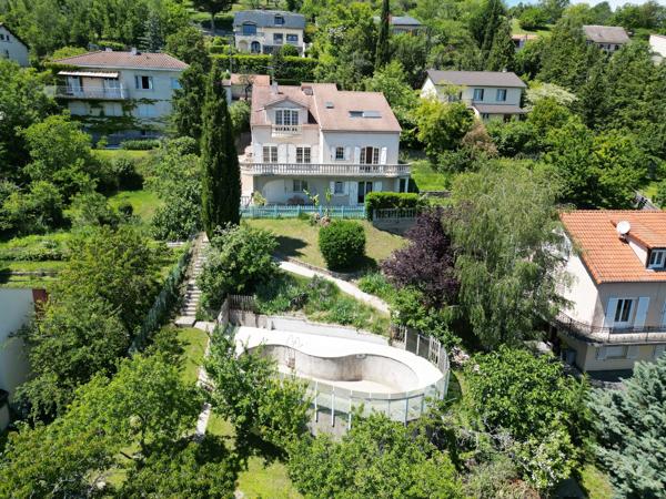 Blanzat - Les mauvaises, grande villa avec jardin et piscine, garages et vue panoramique