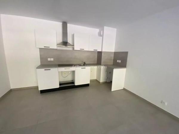 Location                                                      Appartement
                        
                     2 pièces                      51 m2                     à Saint-Raphaël