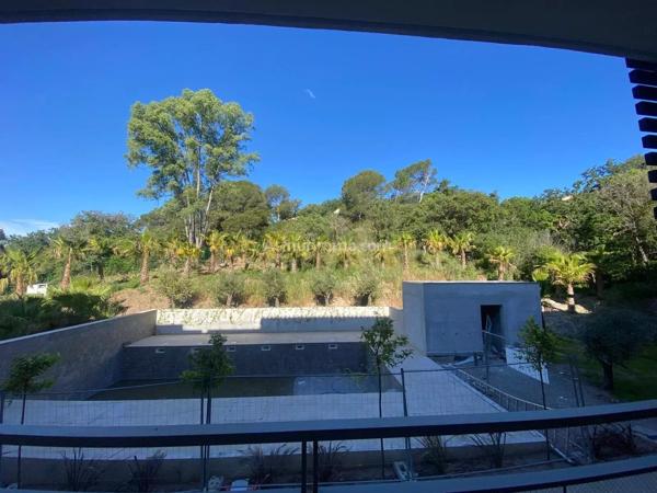 Location                                                      Appartement
                        
                     2 pièces                      51 m2                     à Saint-Raphaël