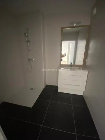 Location                                                      Appartement
                        
                     2 pièces                      51 m2                     à Saint-Raphaël