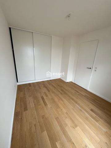 Location Appartement 4 pièces 92.86 m² - Courbevoie 92400