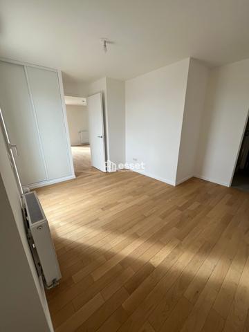 Location Appartement 4 pièces 92.86 m² - Courbevoie 92400