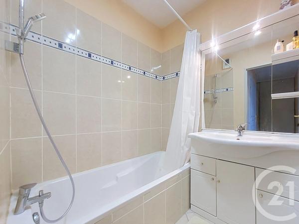 Appartement T4 à vendre  4 pièces - 81,84 m 2   DRAGUIGNAN  - 83
