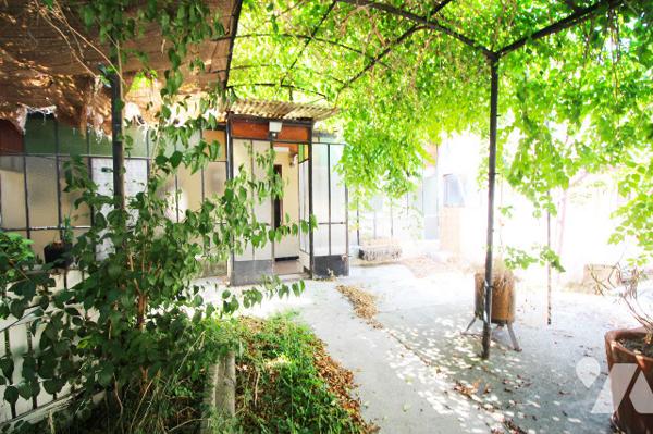Jolie maison de 100m2 habitables environ (sur un terrain de 315m2 + garage / annexes) à L'Estaque