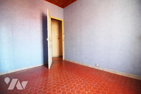 Jolie maison de 100m2 habitables environ (sur un terrain de 315m2 + garage / annexes) à L'Estaque