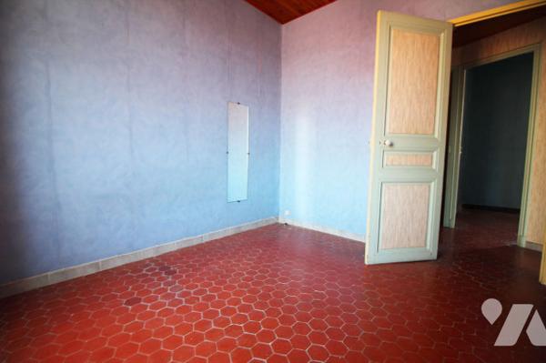Jolie maison de 100m2 habitables environ (sur un terrain de 315m2 + garage / annexes) à L'Estaque