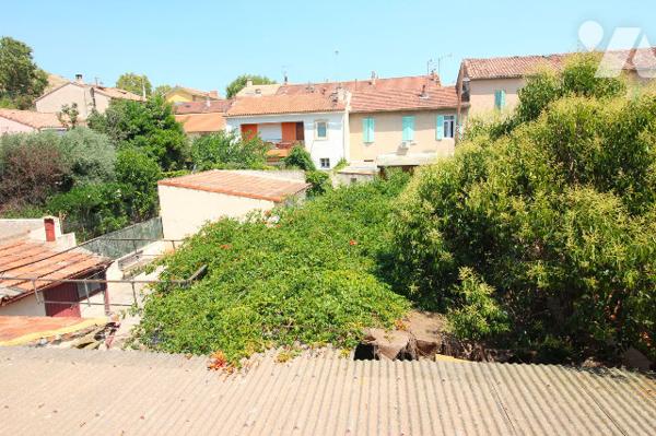 Jolie maison de 100m2 habitables environ (sur un terrain de 315m2 + garage / annexes) à L'Estaque