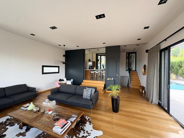 Maison 6 pièce(s) 4 chambre(s) 208 m²