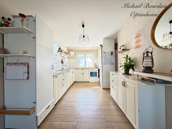 Maison familiale avec potentiel, au calme et proche de toutes commodités – 130 m² habitables + sous-sol complet – Terrain clos