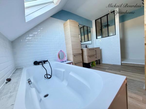 Maison familiale avec potentiel, au calme et proche de toutes commodités – 130 m² habitables + sous-sol complet – Terrain clos
