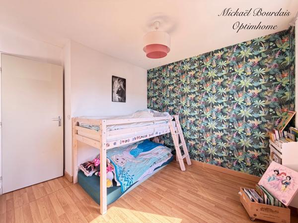 Maison familiale avec potentiel, au calme et proche de toutes commodités – 130 m² habitables + sous-sol complet – Terrain clos