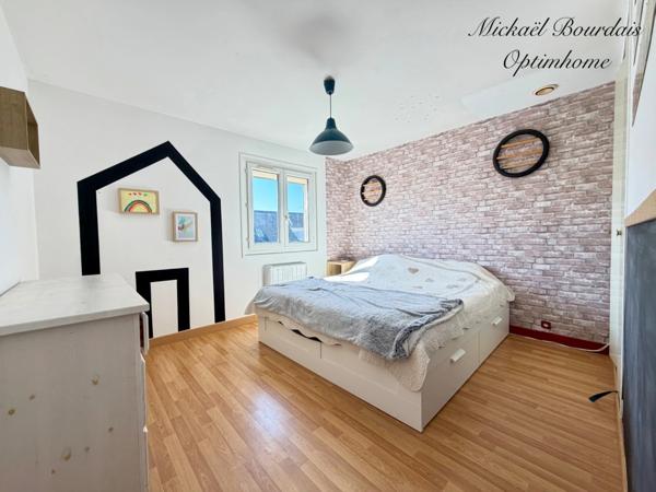Maison familiale avec potentiel, au calme et proche de toutes commodités – 130 m² habitables + sous-sol complet – Terrain clos
